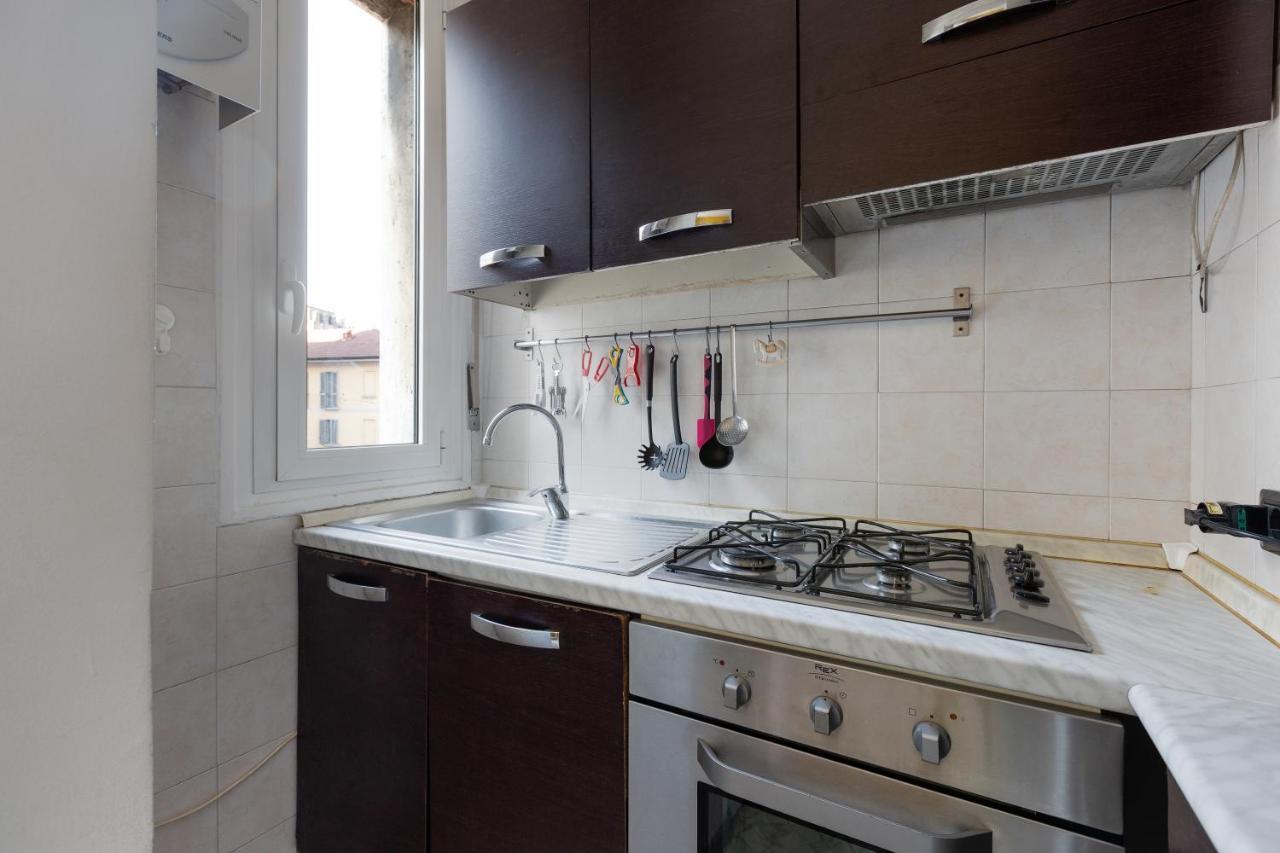Apartment With Balcony - 50 M Far From M1 Pasteur Milan Bagian luar foto