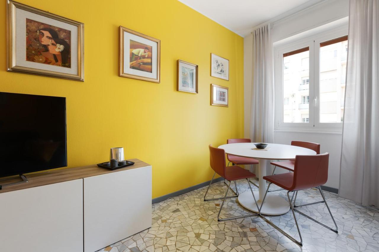 Apartment With Balcony - 50 M Far From M1 Pasteur Milan Bagian luar foto