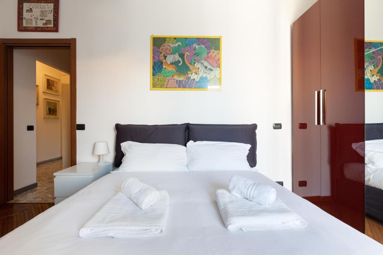 Apartment With Balcony - 50 M Far From M1 Pasteur Milan Bagian luar foto