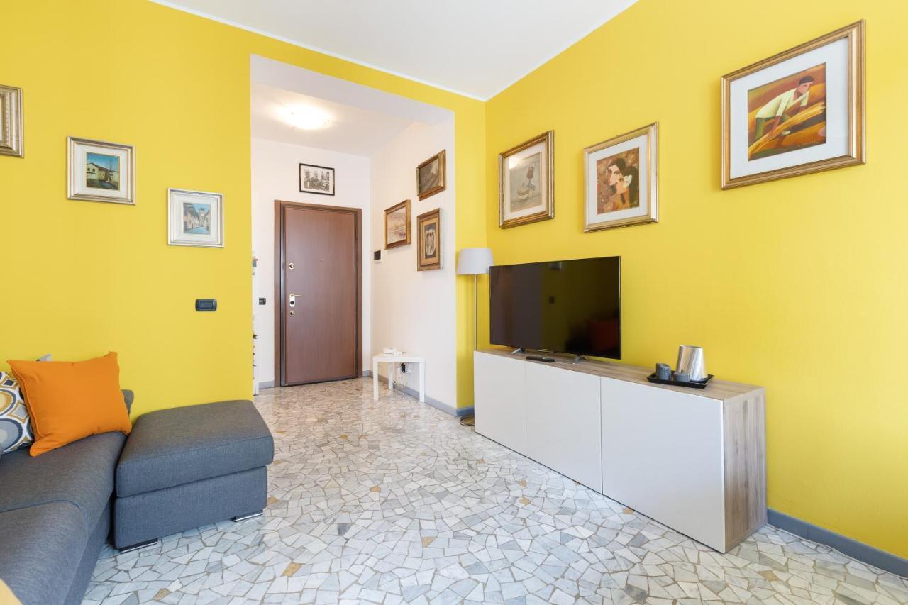 Apartment With Balcony - 50 M Far From M1 Pasteur Milan Bagian luar foto