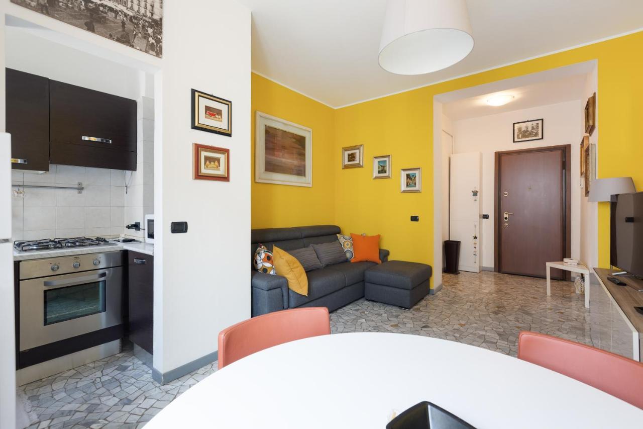 Apartment With Balcony - 50 M Far From M1 Pasteur Milan Bagian luar foto